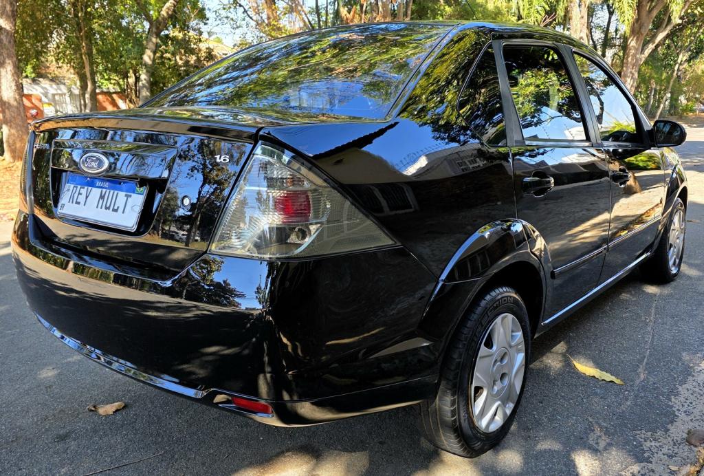 FORD Fiesta Sedan - Foto