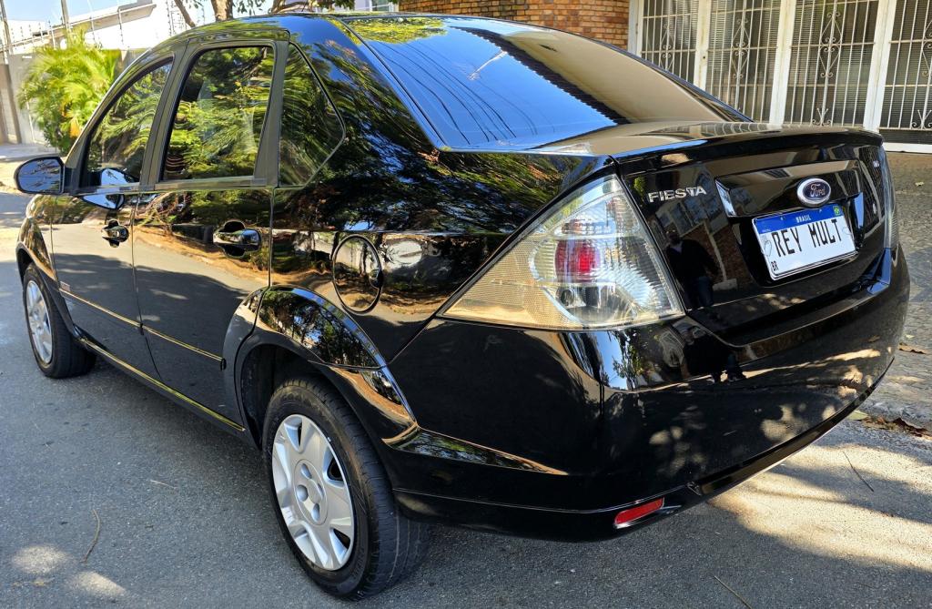 FORD Fiesta Sedan - Foto