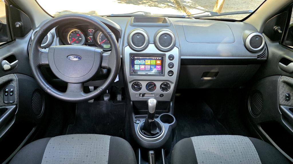 FORD Fiesta Sedan - Foto