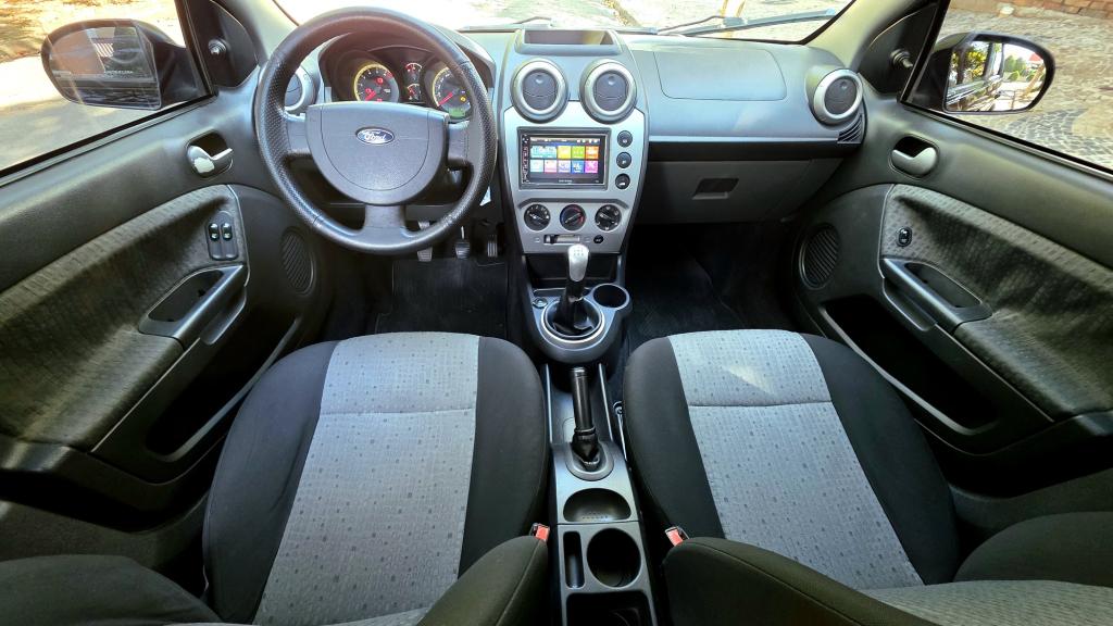 FORD Fiesta Sedan - Foto