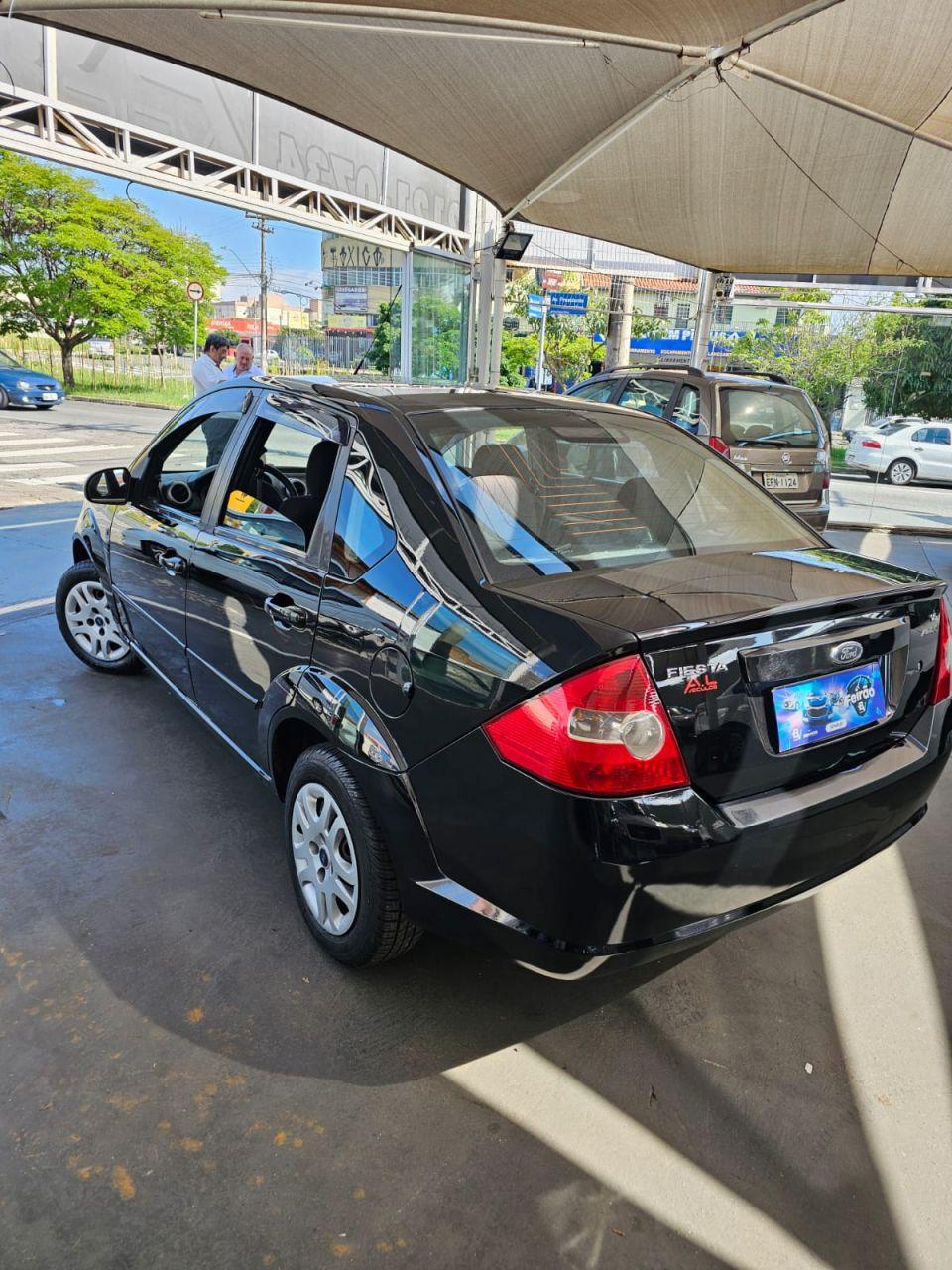 FORD Fiesta Sedan - Foto