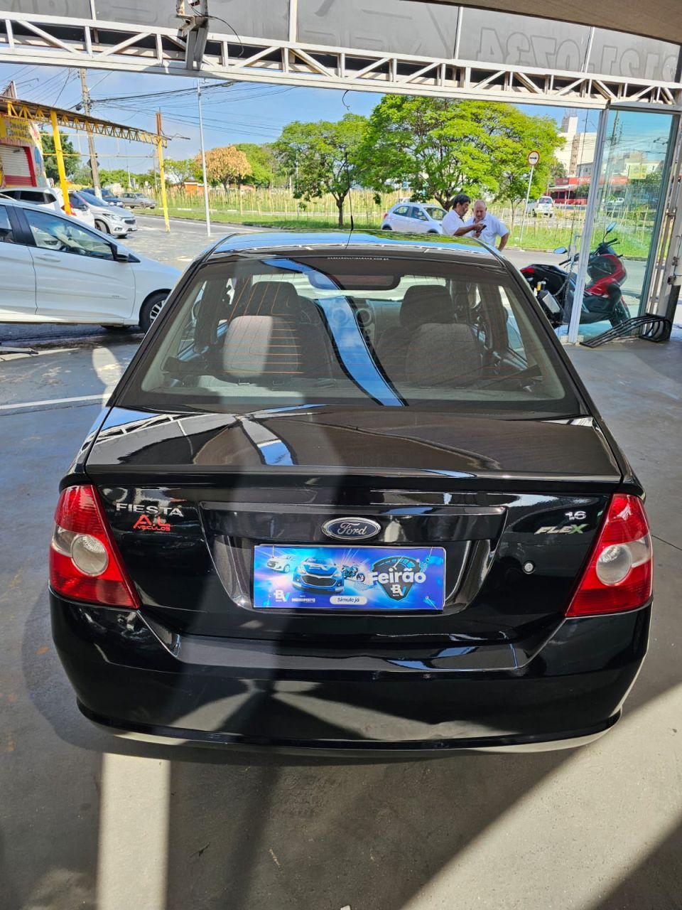 FORD Fiesta Sedan - Foto