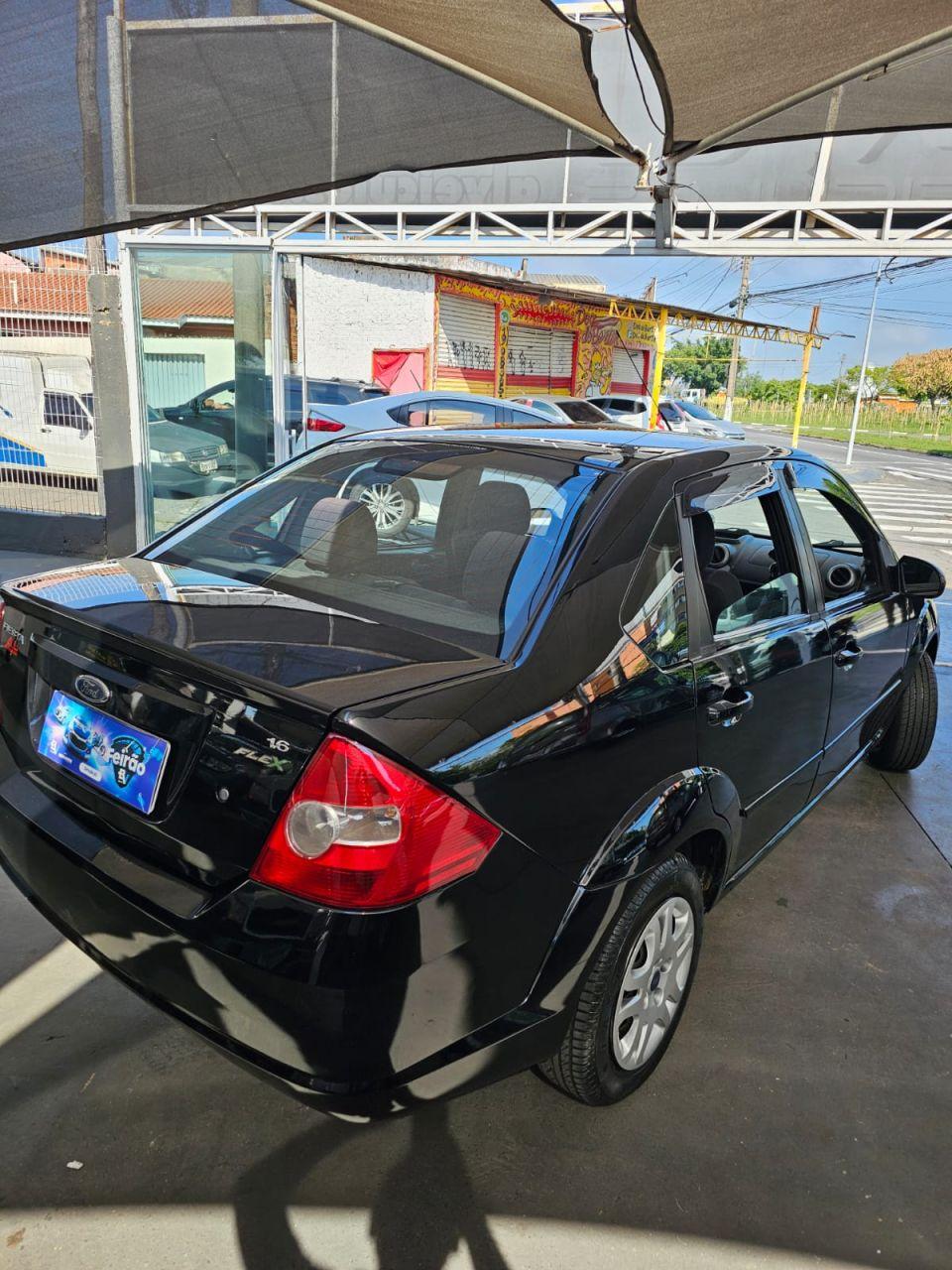 FORD Fiesta Sedan - Foto