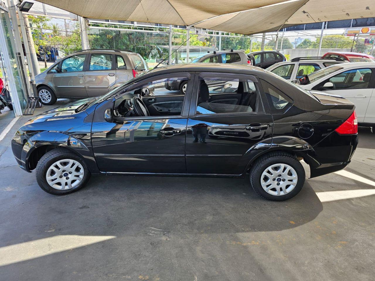 FORD Fiesta Sedan - Foto