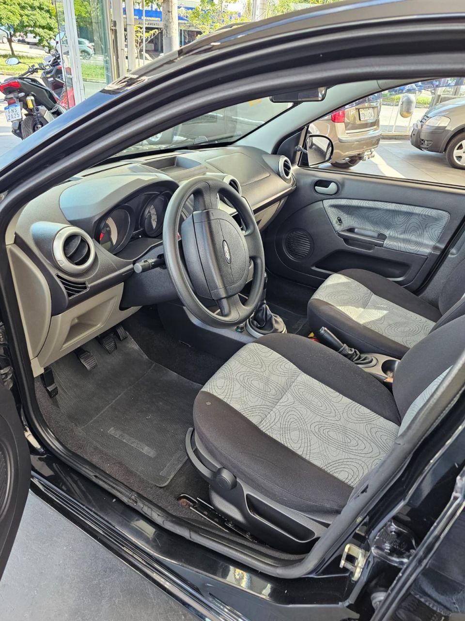 FORD Fiesta Sedan - Foto