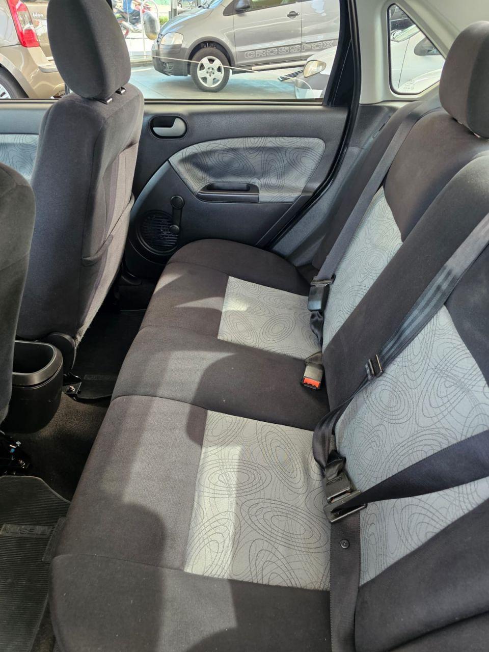 FORD Fiesta Sedan - Foto