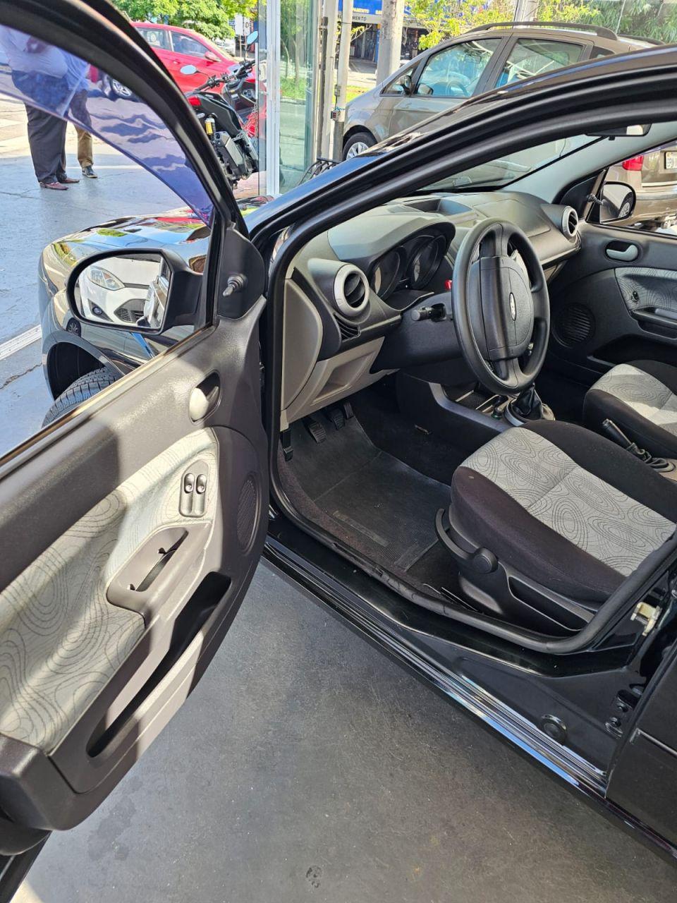 FORD Fiesta Sedan - Foto