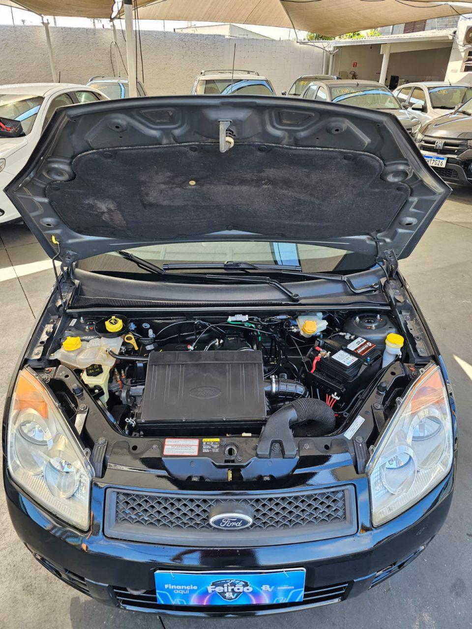 FORD Fiesta Sedan - Foto