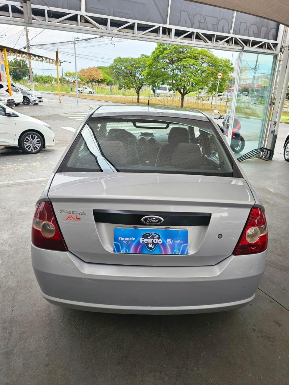 FORD Fiesta Sedan - Foto