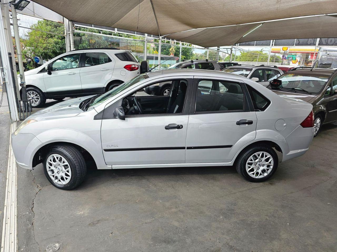 FORD Fiesta Sedan - Foto