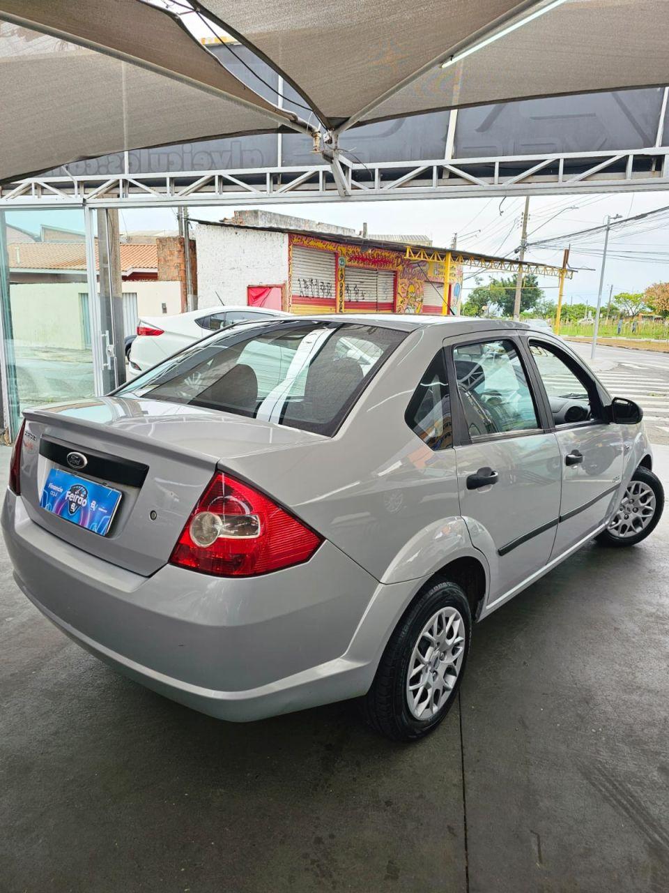 FORD Fiesta Sedan - Foto