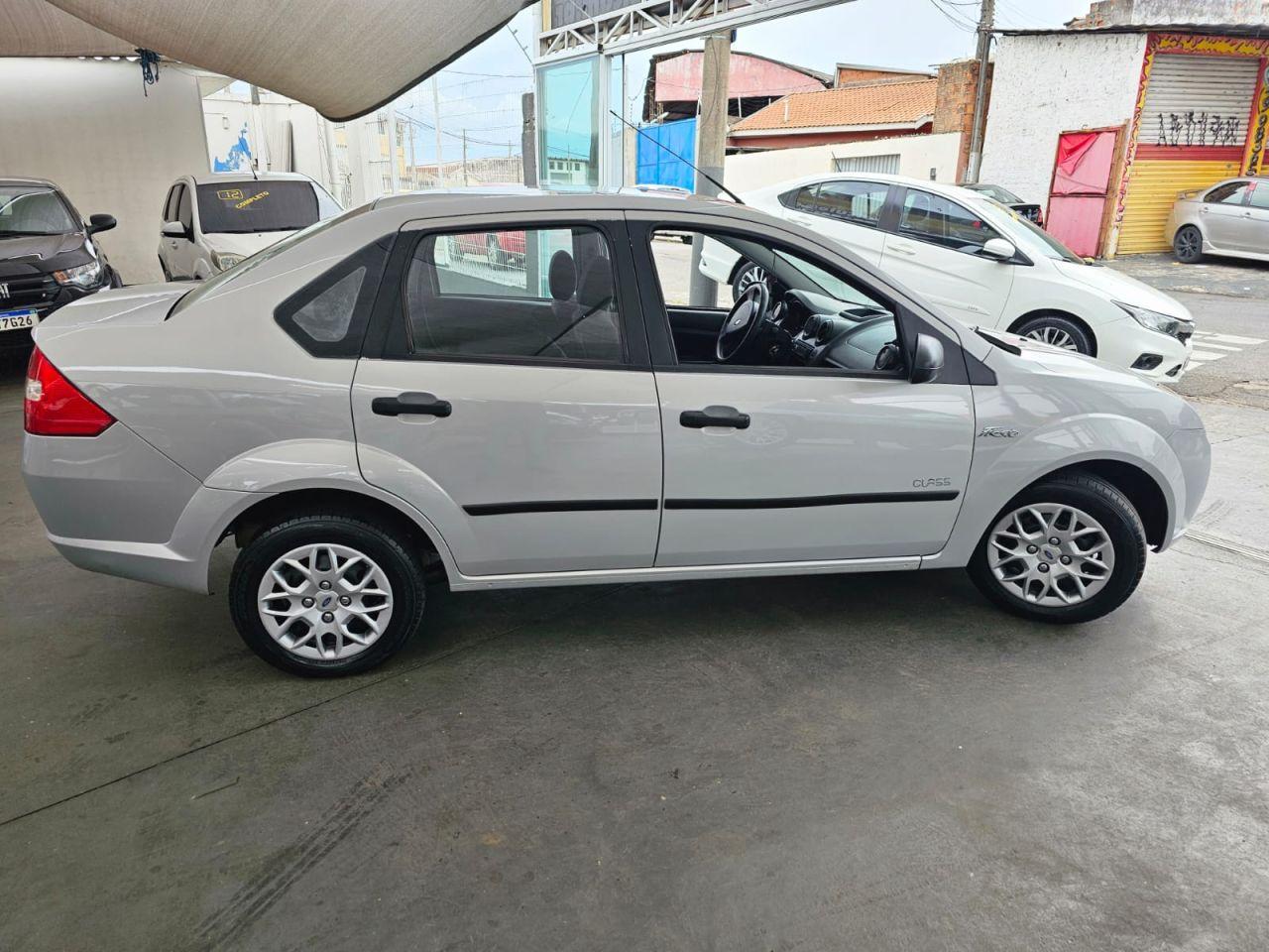 FORD Fiesta Sedan - Foto