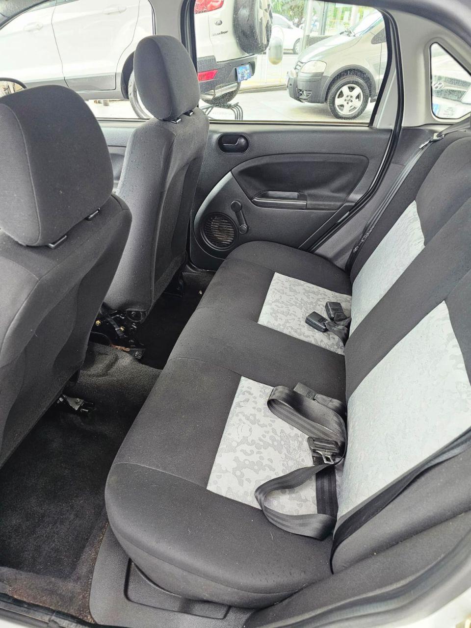 FORD Fiesta Sedan - Foto