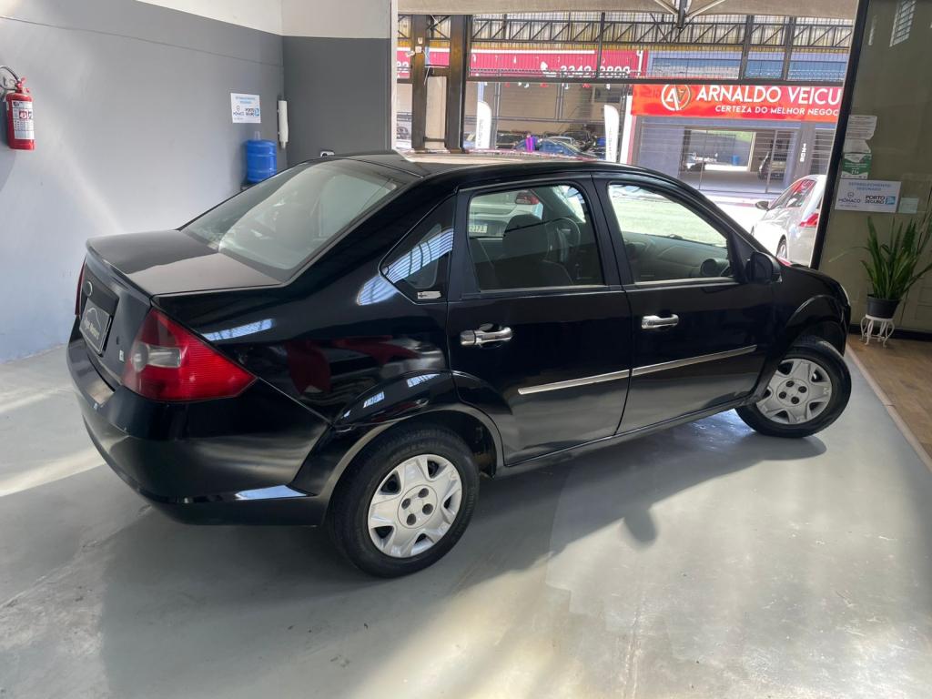 FORD Fiesta Sedan - Foto