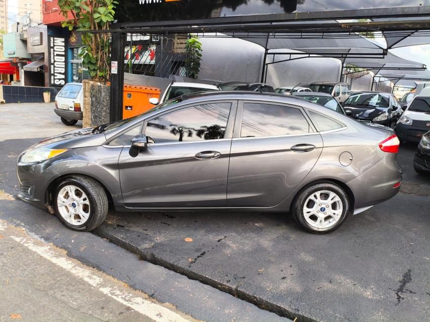 FORD Fiesta Sedan - Foto
