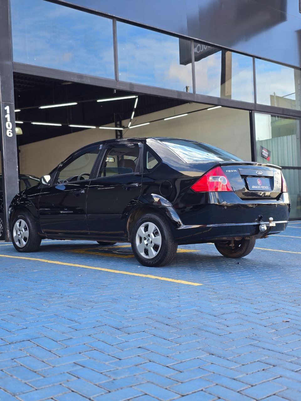 FORD Fiesta Sedan - Foto