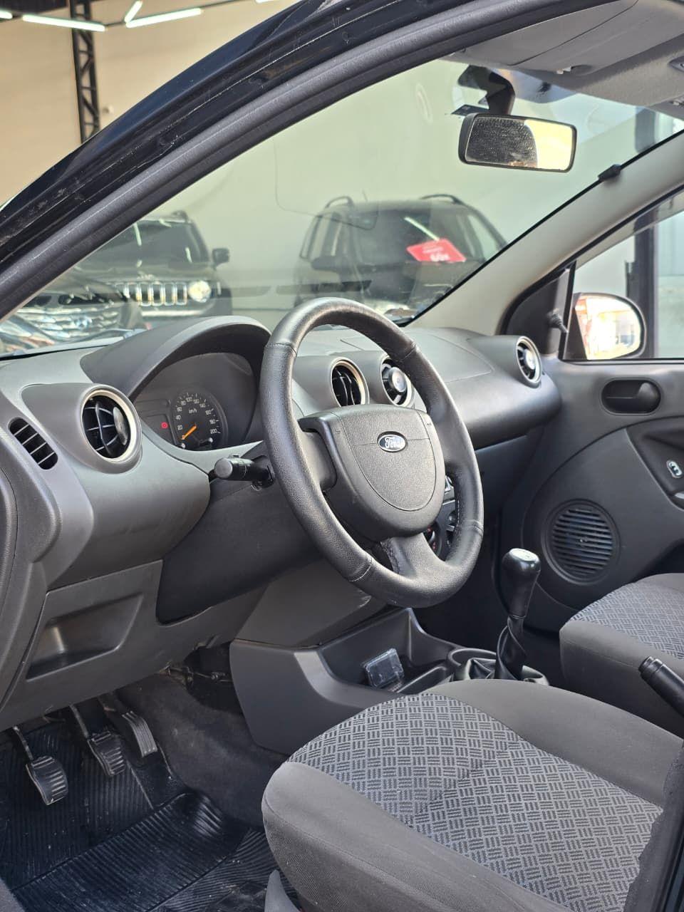 FORD Fiesta Sedan - Foto