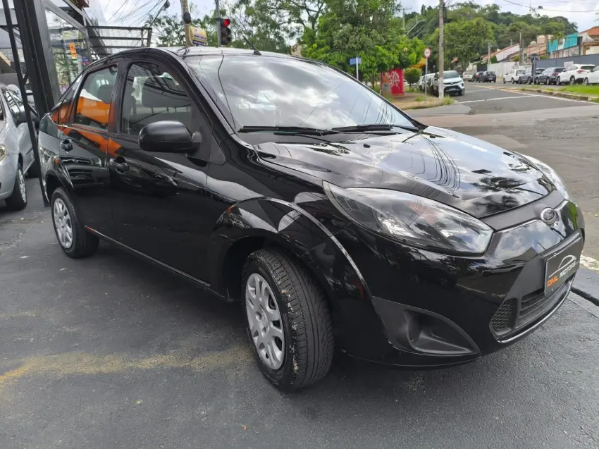 FORD Fiesta Sedan - Foto