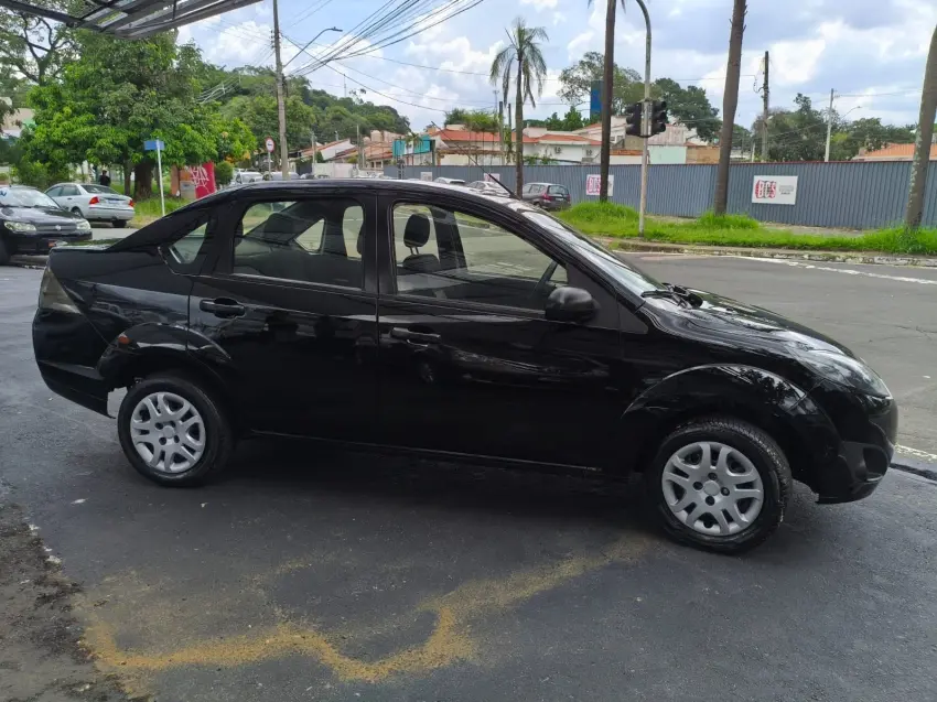 FORD Fiesta Sedan - Foto