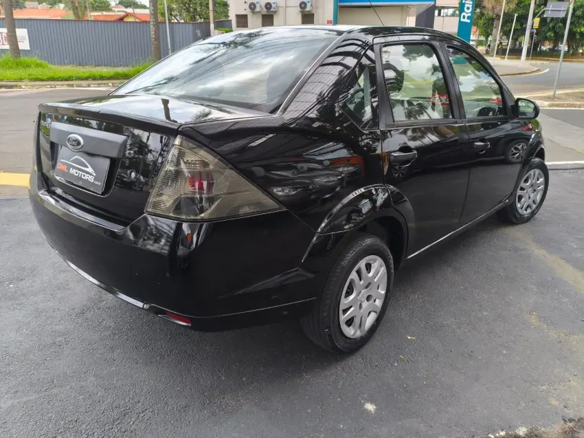 FORD Fiesta Sedan - Foto