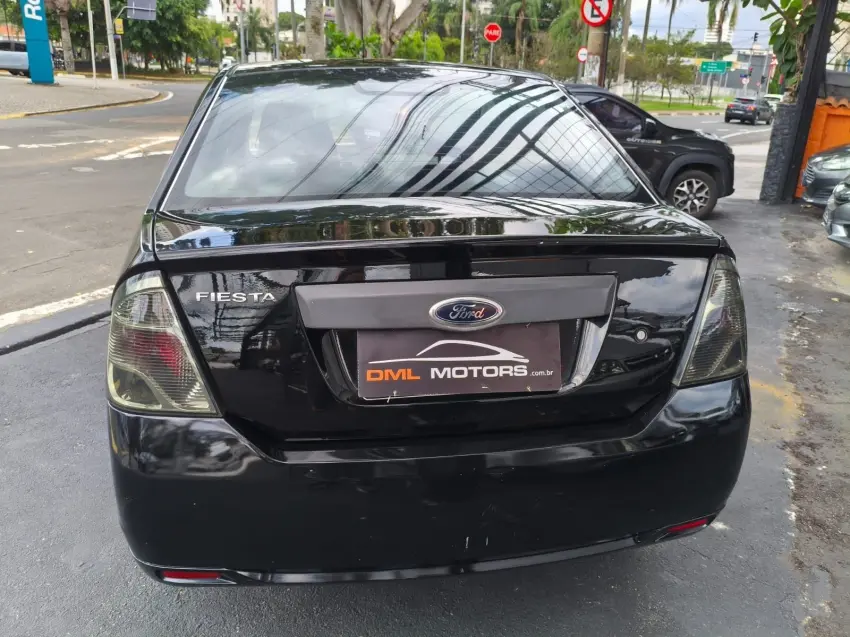 FORD Fiesta Sedan - Foto