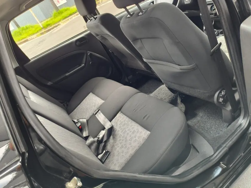 FORD Fiesta Sedan - Foto