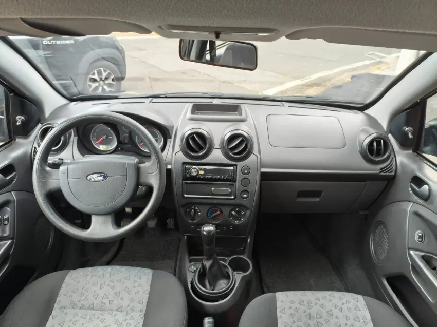 FORD Fiesta Sedan - Foto