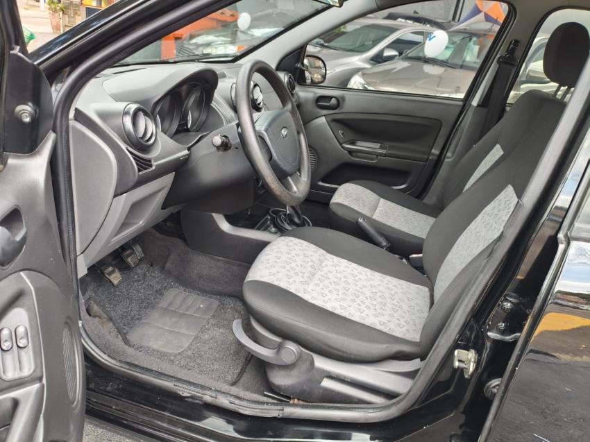 FORD Fiesta Sedan - Foto