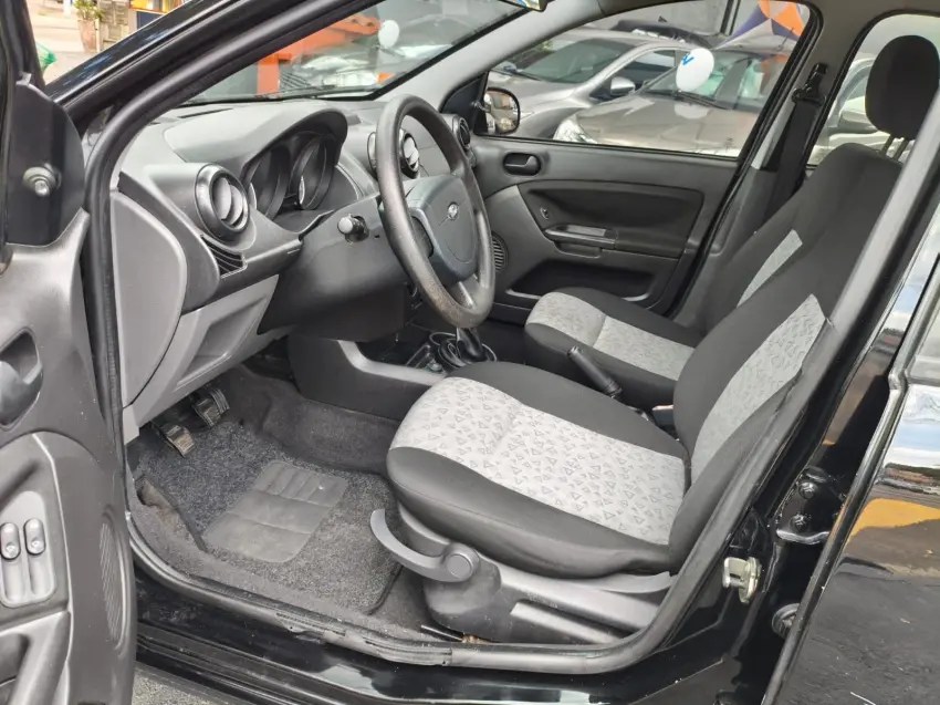 FORD Fiesta Sedan - Foto