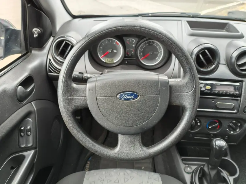 FORD Fiesta Sedan - Foto