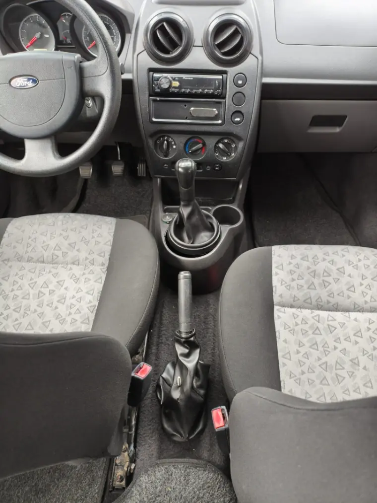 FORD Fiesta Sedan - Foto