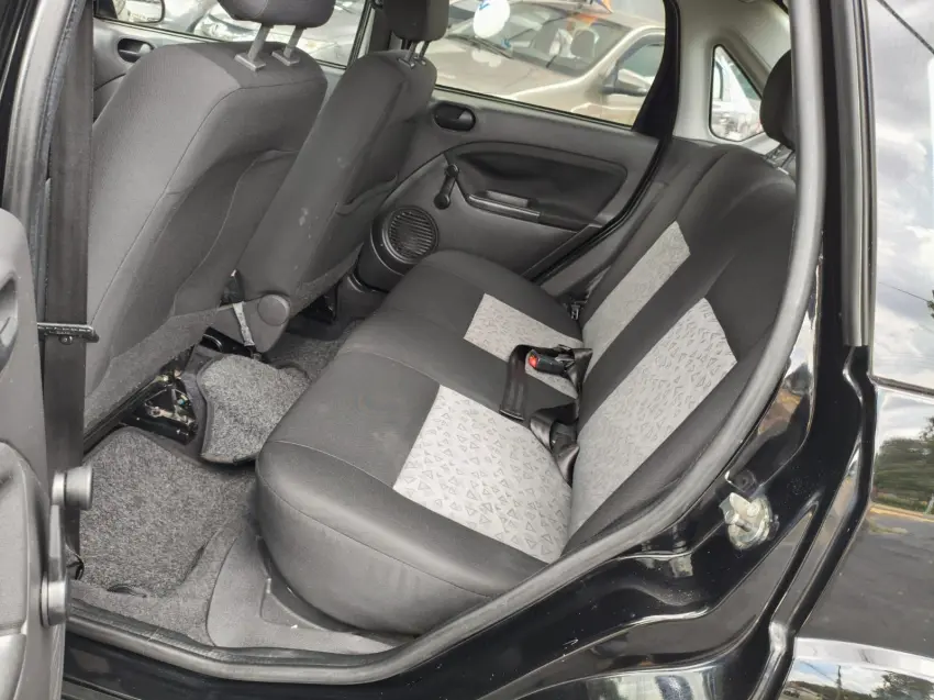 FORD Fiesta Sedan - Foto