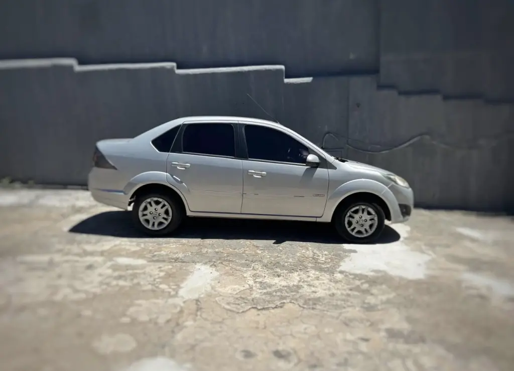 FORD Fiesta Sedan - Foto
