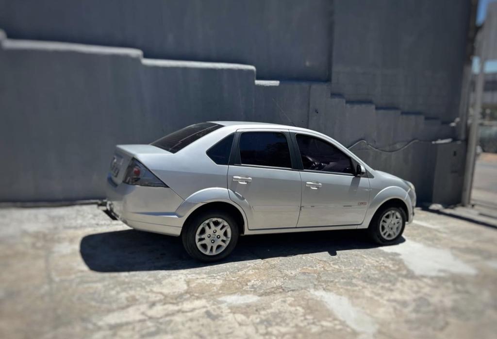 FORD Fiesta Sedan - Foto