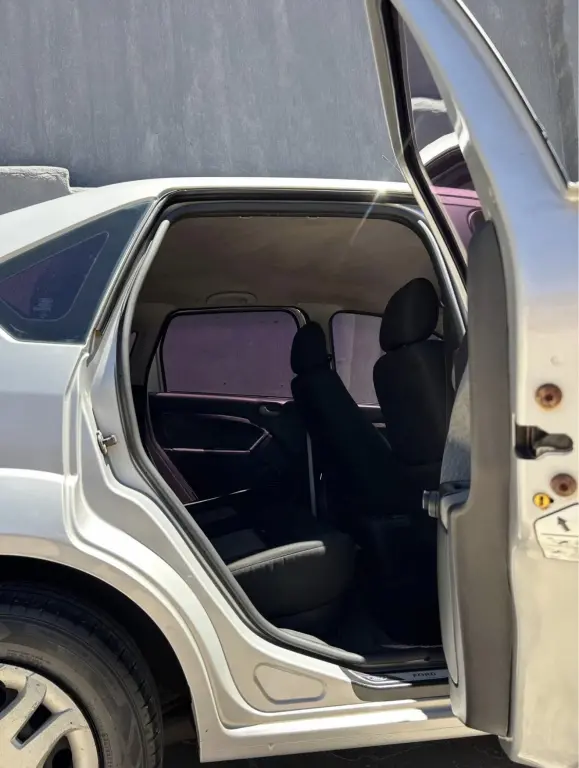 FORD Fiesta Sedan - Foto