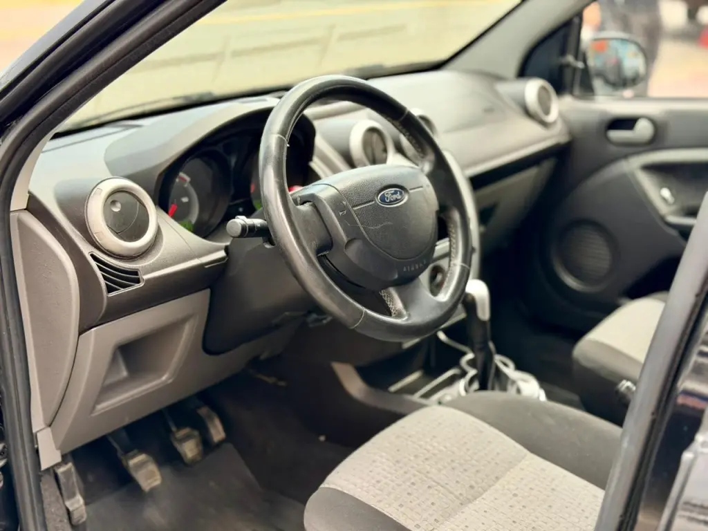 FORD Fiesta Sedan - Foto