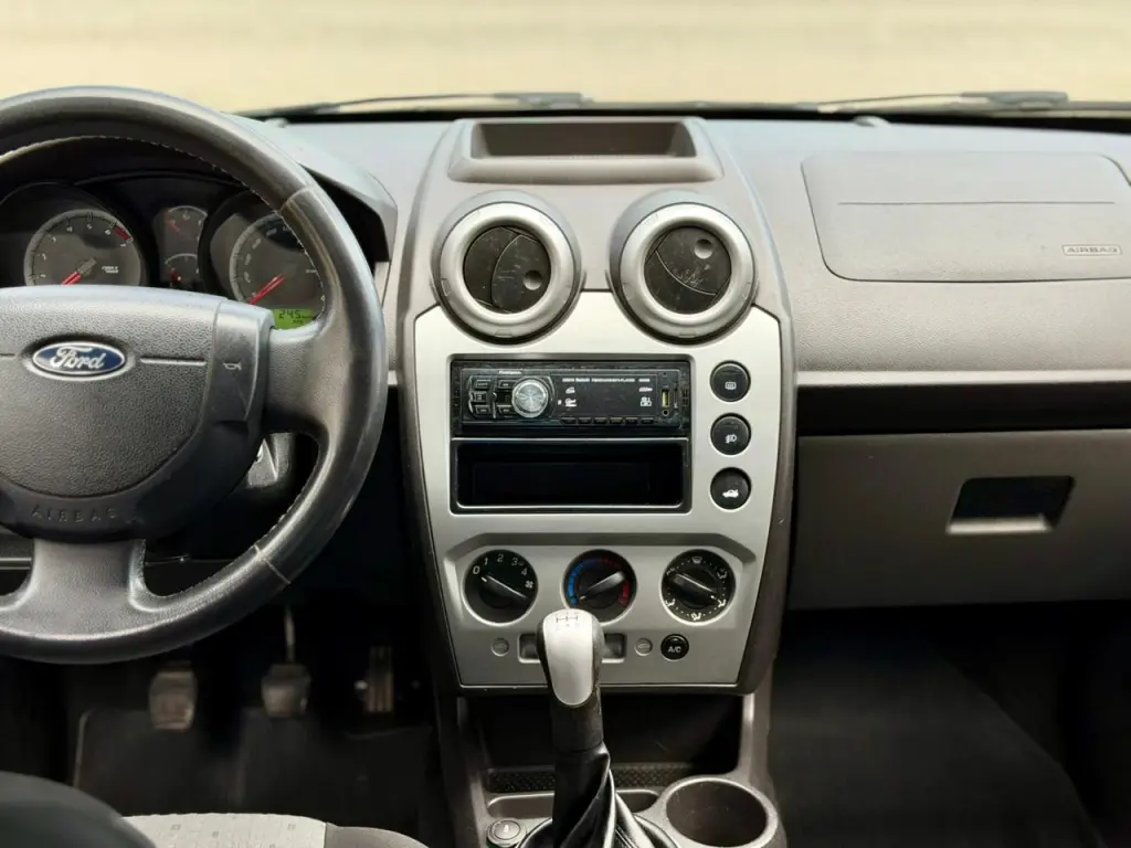 FORD Fiesta Sedan - Foto