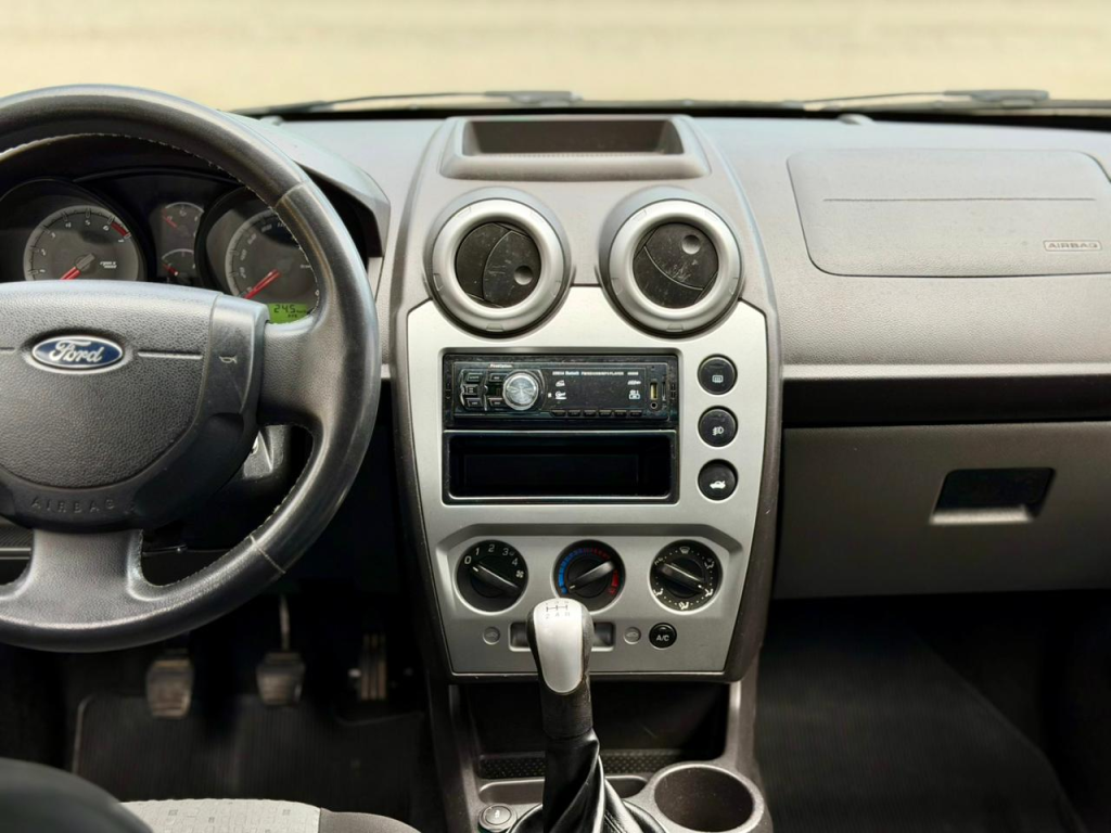 FORD Fiesta Sedan - Foto