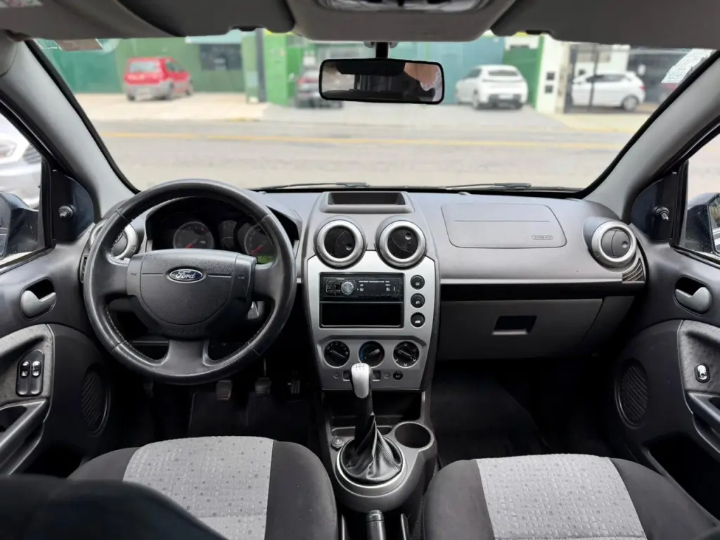 FORD Fiesta Sedan - Foto