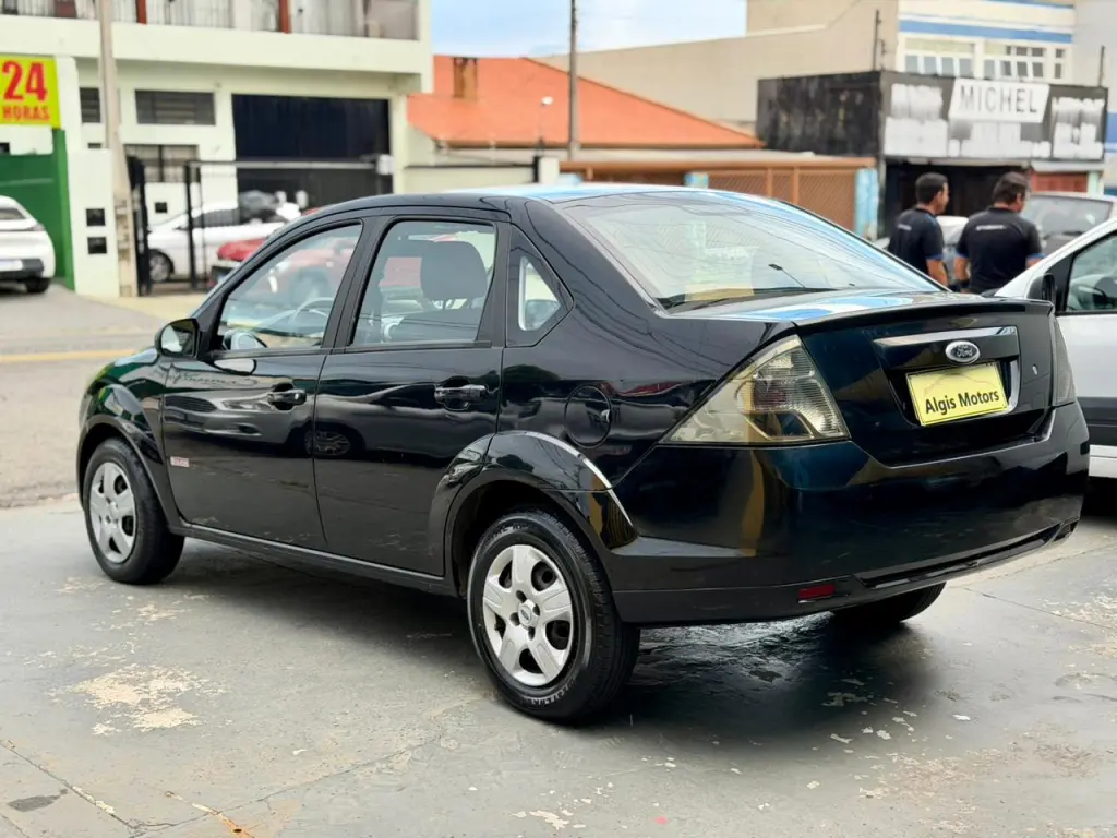 FORD Fiesta Sedan - Foto