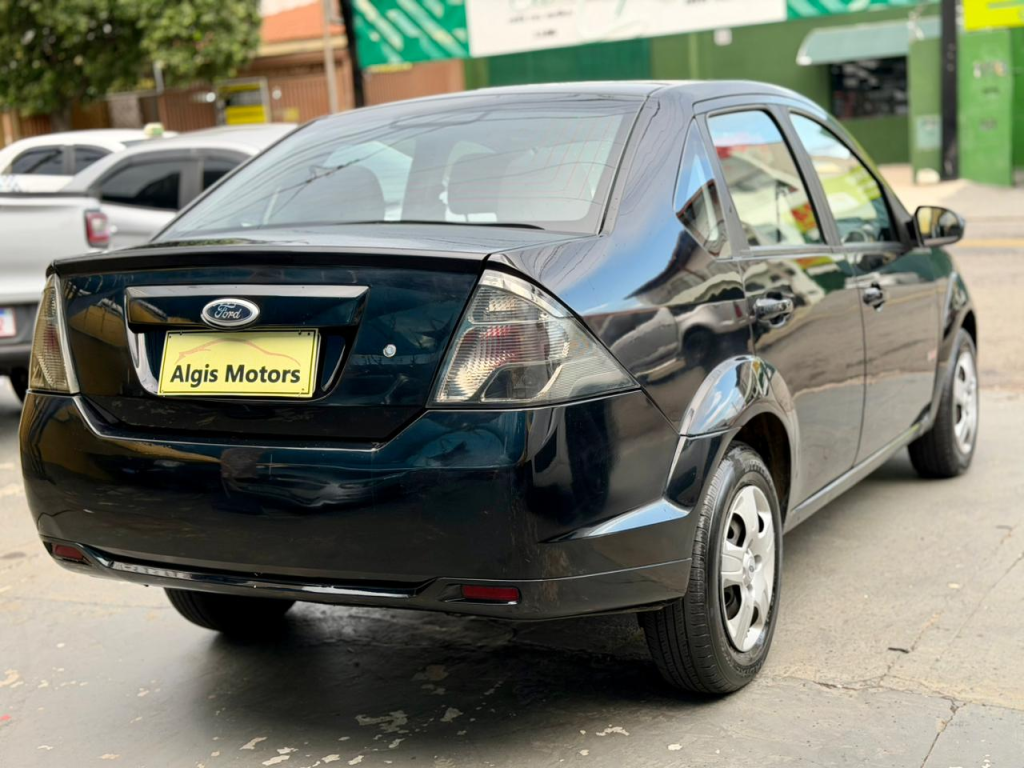 FORD Fiesta Sedan - Foto