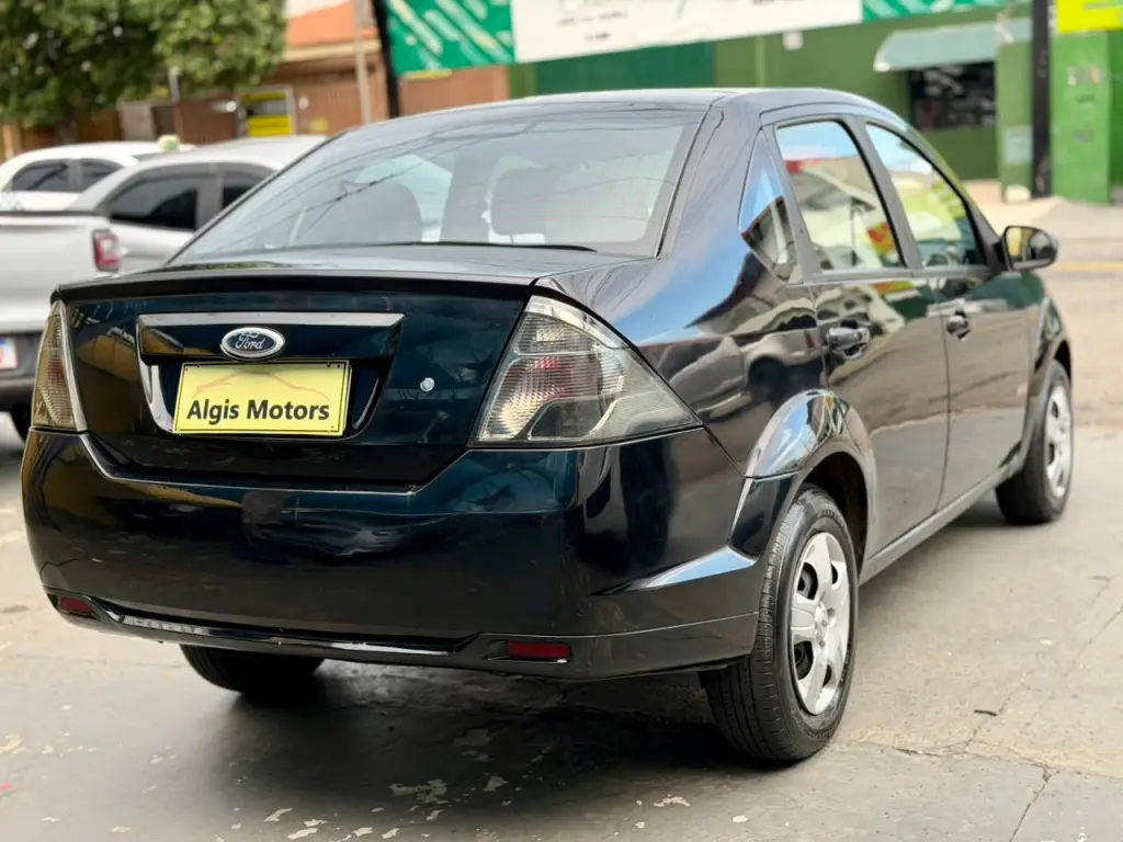 FORD Fiesta Sedan - Foto