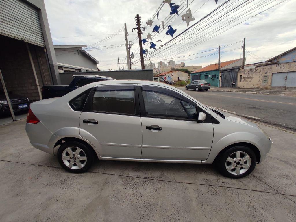 FORD Fiesta Sedan - Foto