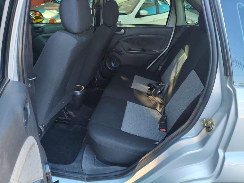 FORD Fiesta Sedan - Foto