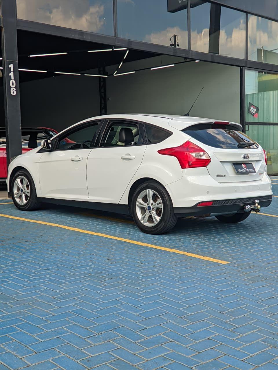 FORD Focus Hatch - Foto