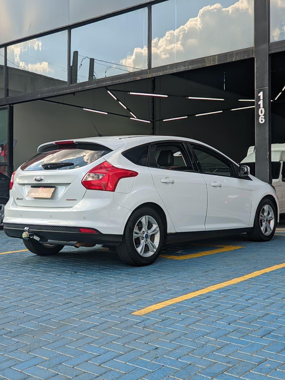 FORD Focus Hatch - Foto