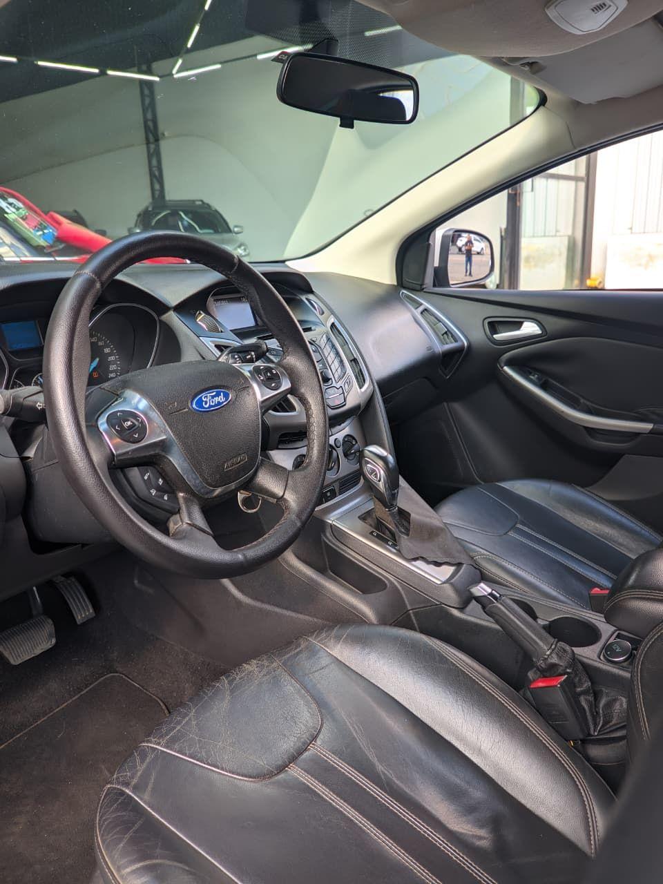 FORD Focus Hatch - Foto