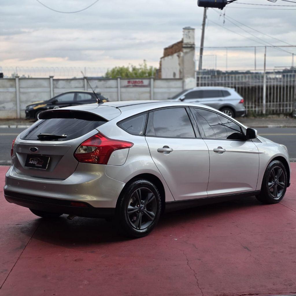 FORD Focus Hatch - Foto
