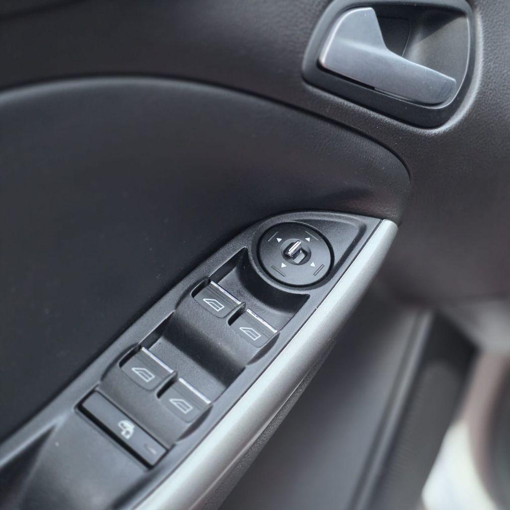FORD Focus Hatch - Foto
