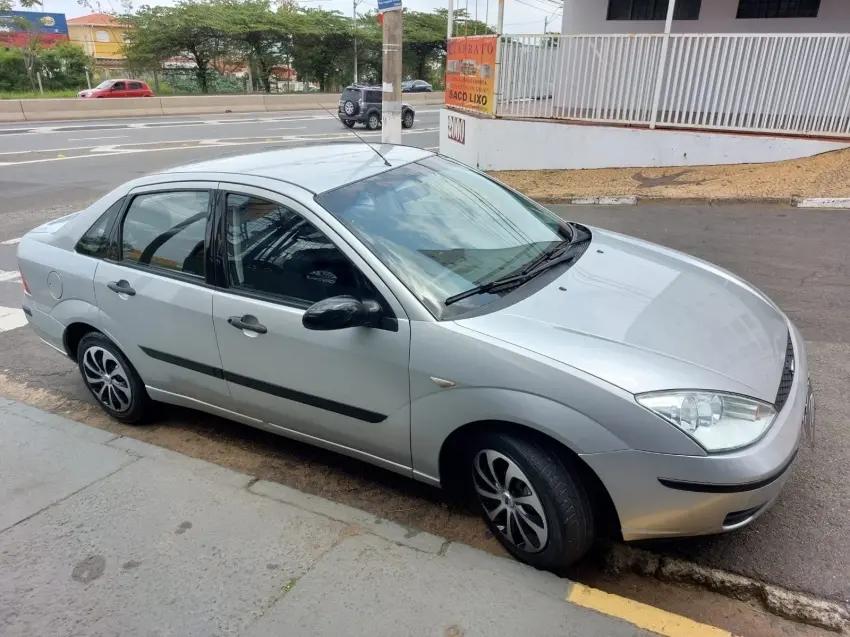 FORD Focus Sedan - Foto